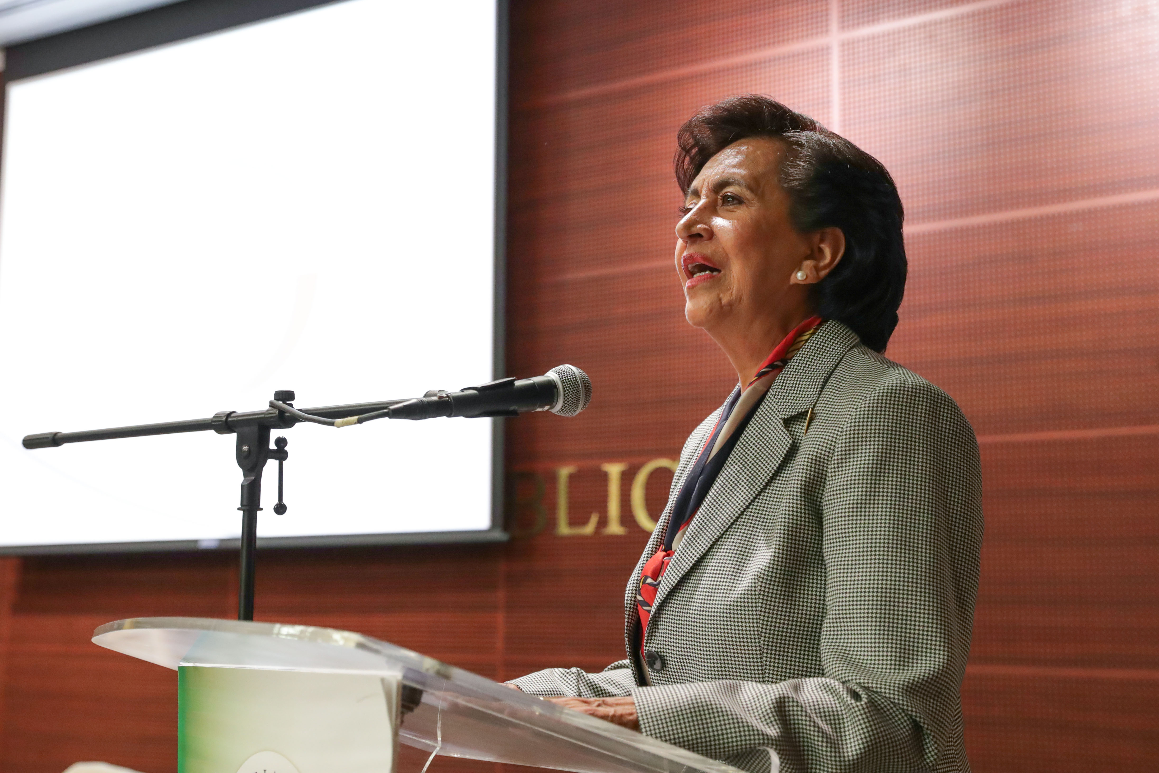  Presentan en el Senado libro “Mujeres haciendo historia en la vida política de México”