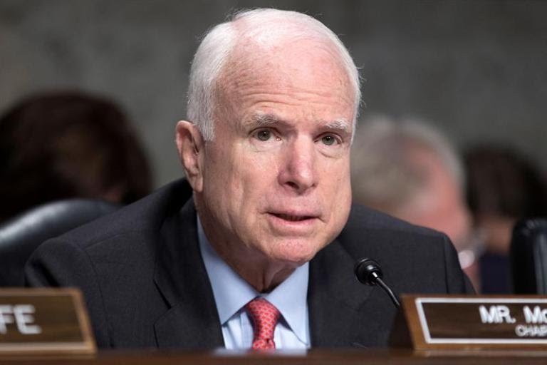 Murió el senador republicano John McCain