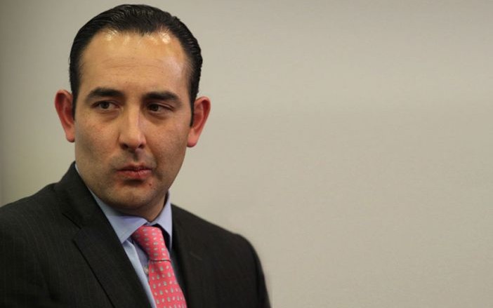 C.C.P. Roberto Gil Zuarth, senador con licencia