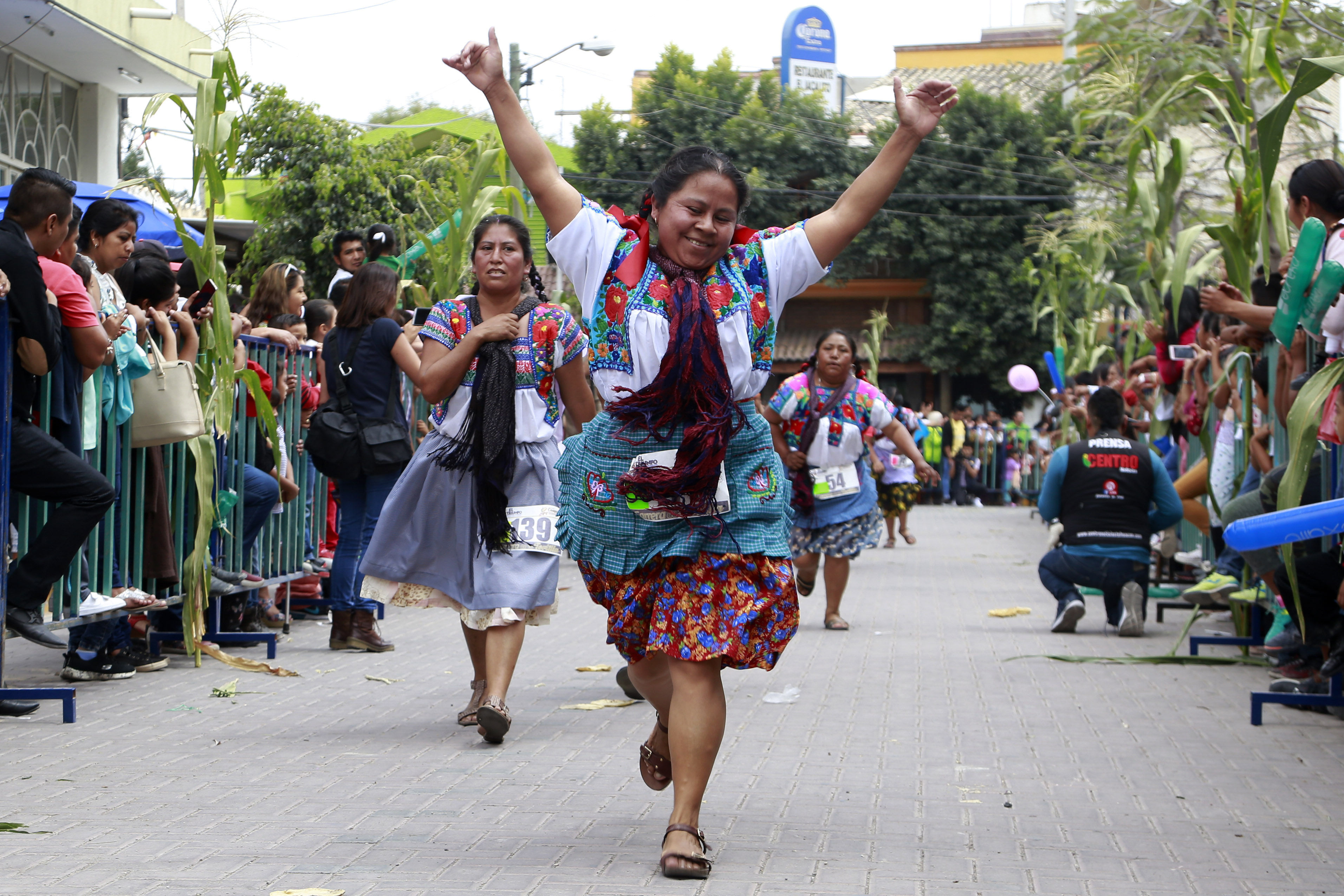  Con la “Carrera de la Tortilla”, más de 300 mujeres rinden homenaje a este alimento en Tehuacán, Puebla