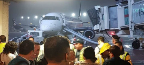 Evacuan de emergencia a pasajeros de Aeroméxico