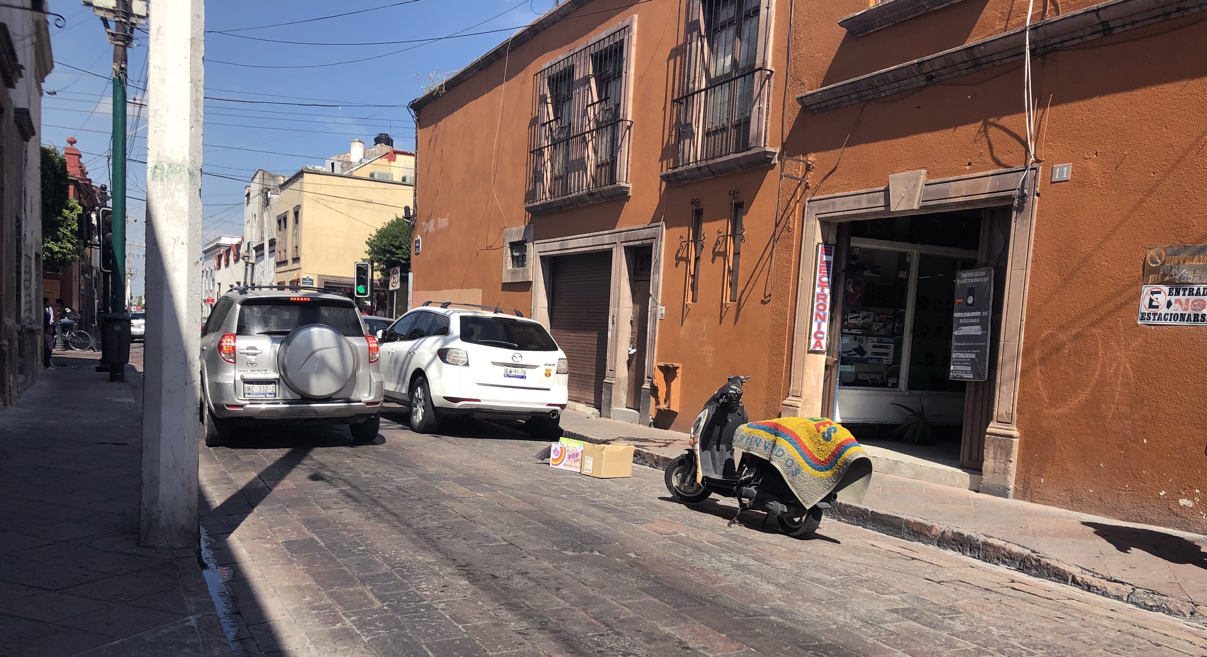  Sondeo: Queretanos reprueban “agandalle” de espacios en la vía pública