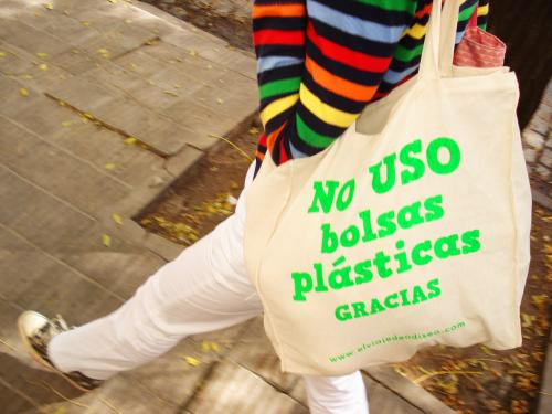  Sin más amparos hasta el momento por reglamento que prohíbe entrega de bolsas de plástico