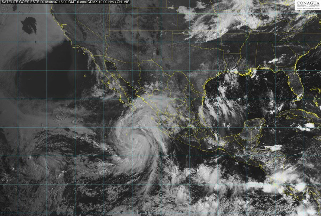  John avanza como huracán categoría 2 y provoca tormentas en oeste de México