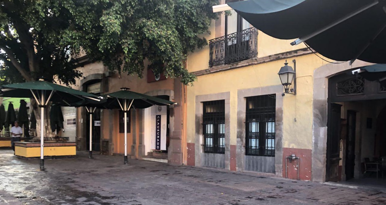  Clausuran comercios del Centro Histórico por colocar mobiliario en la vía pública