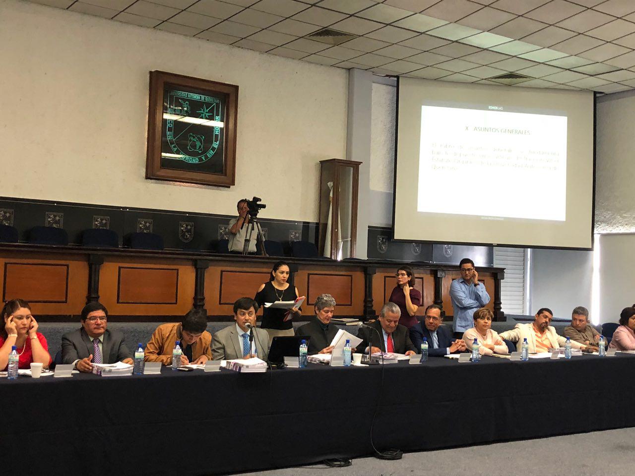  Rectora toma protesta a nuevos consejeros de la UAQ