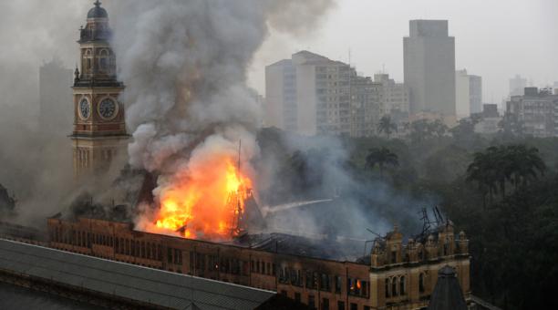  Incendio consume años de historia del Museo Nacional de Brasil