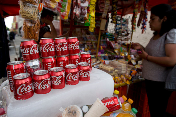  Asegura Coca-Cola que redujo 21% el contenido calórico de sus bebidas en la última década