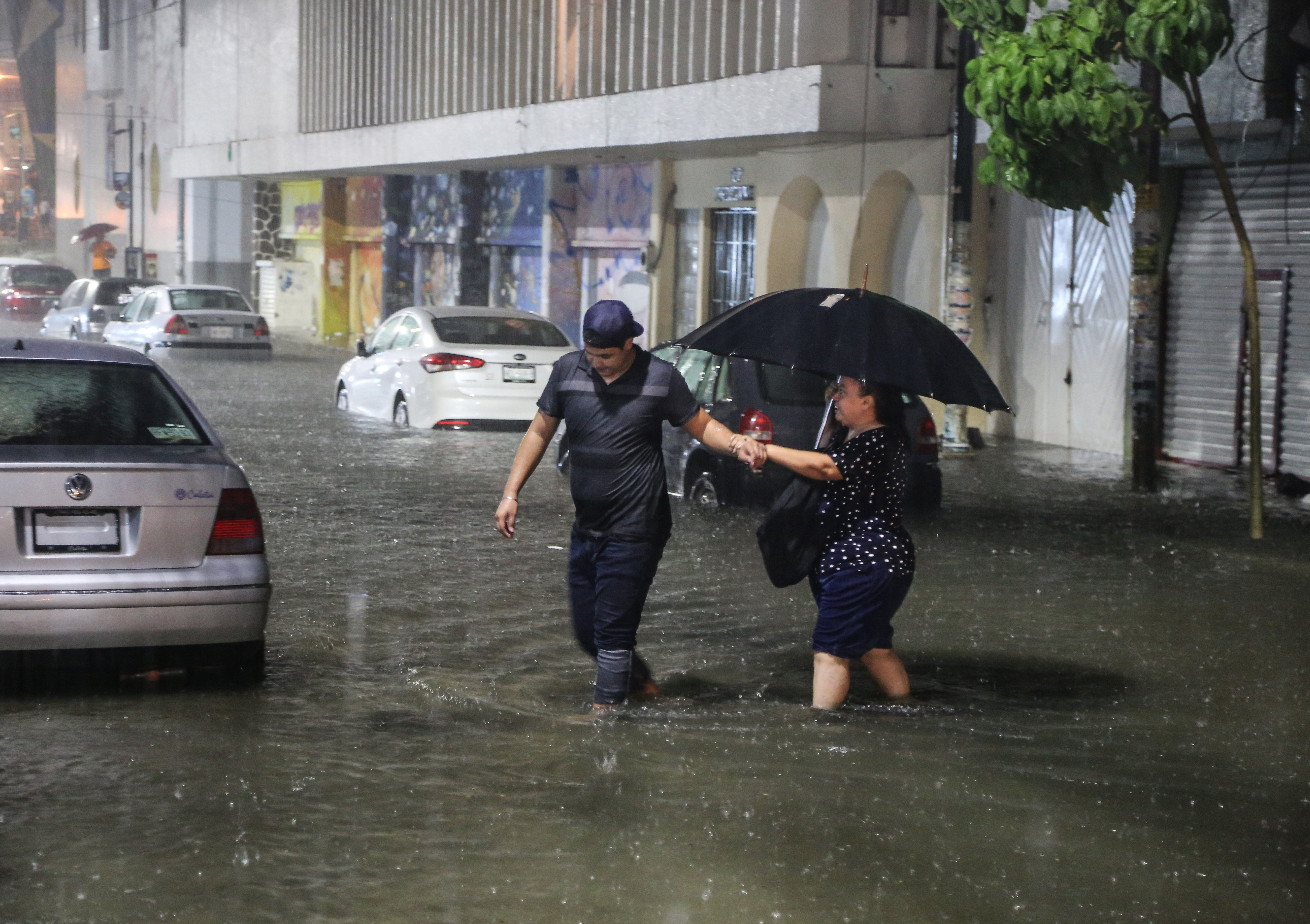  Rosa llega a huracán categoría 4 y provoca lluvias en varios estados