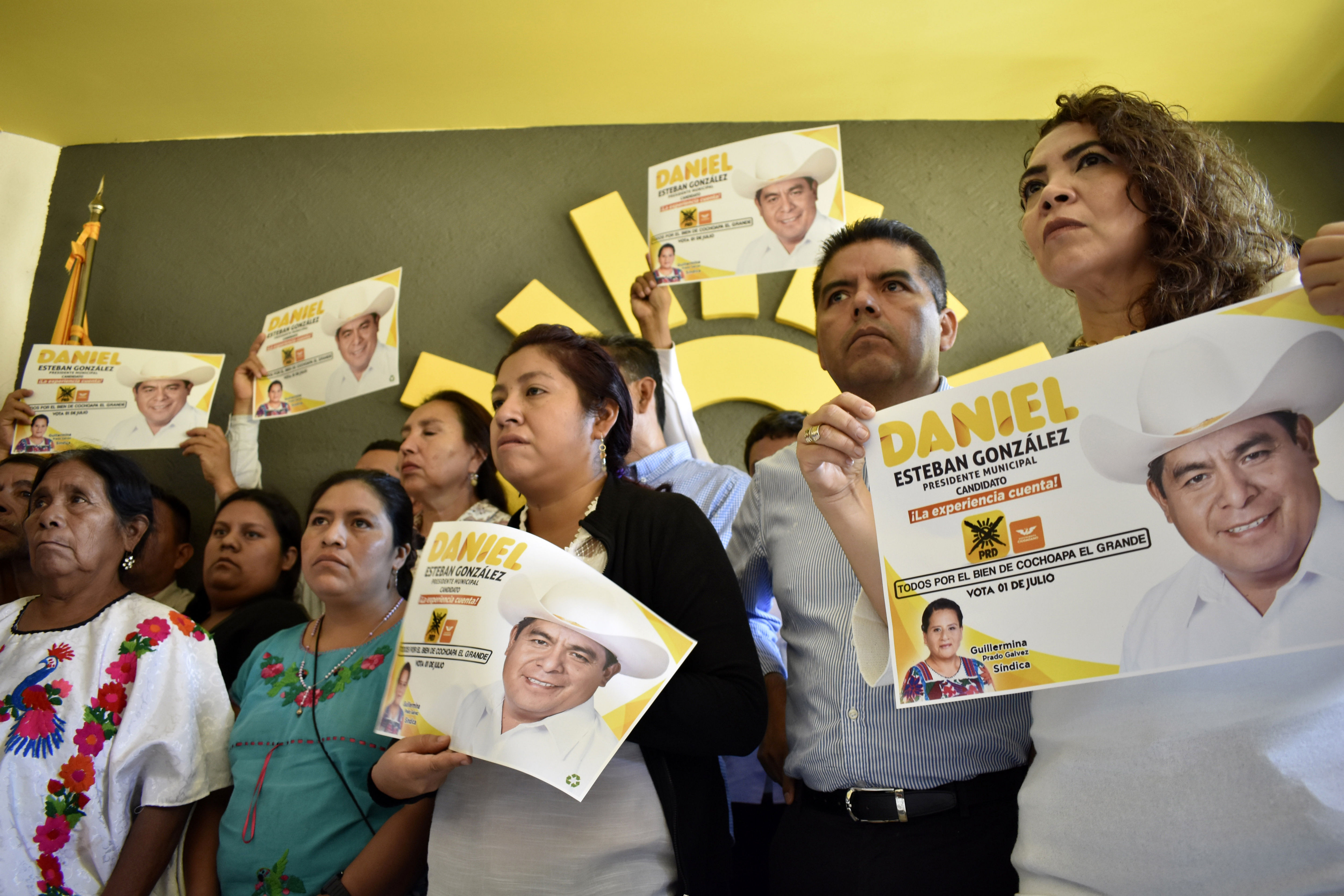  Pobladores exigen buscar a alcalde electo de Cochoapa, Guerrero