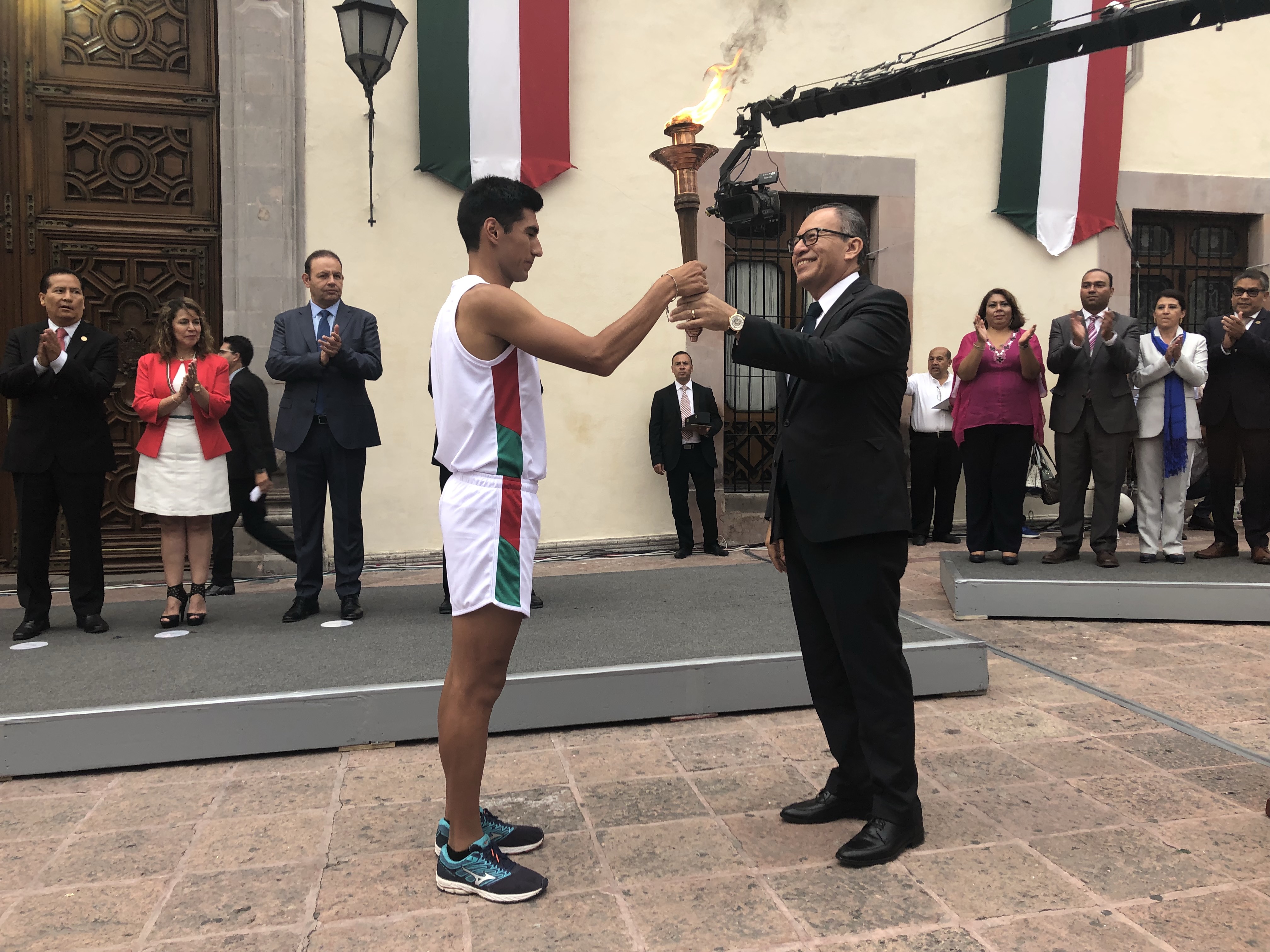  San Miguel de Allende y Querétaro intercambian fuego simbólico de cofraternidad