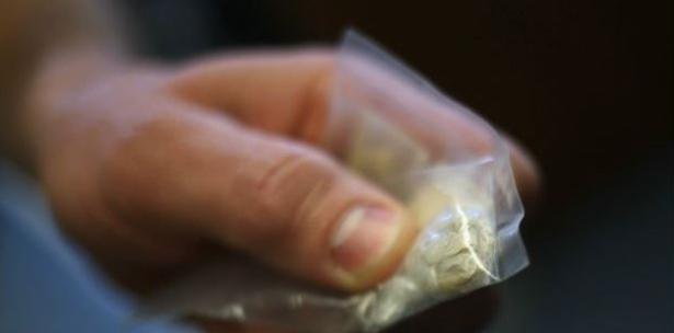  Fiscalía asegura a dos sujetos por venta de narcóticos en Corregidora