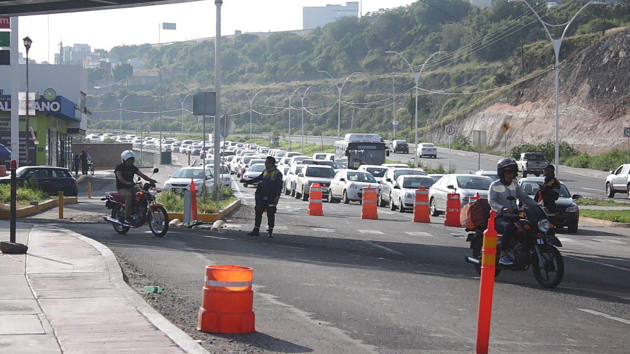  Mega grieta desquicia el tráfico en zona de El Mirador – Milenio III