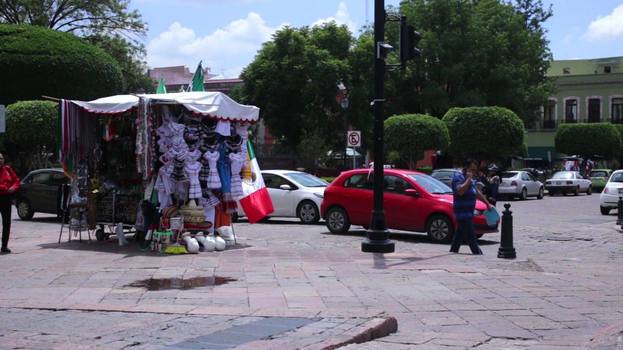  Vendedores llenan de color el Centro Histórico de Querétaro durante las Fiestas Patrias