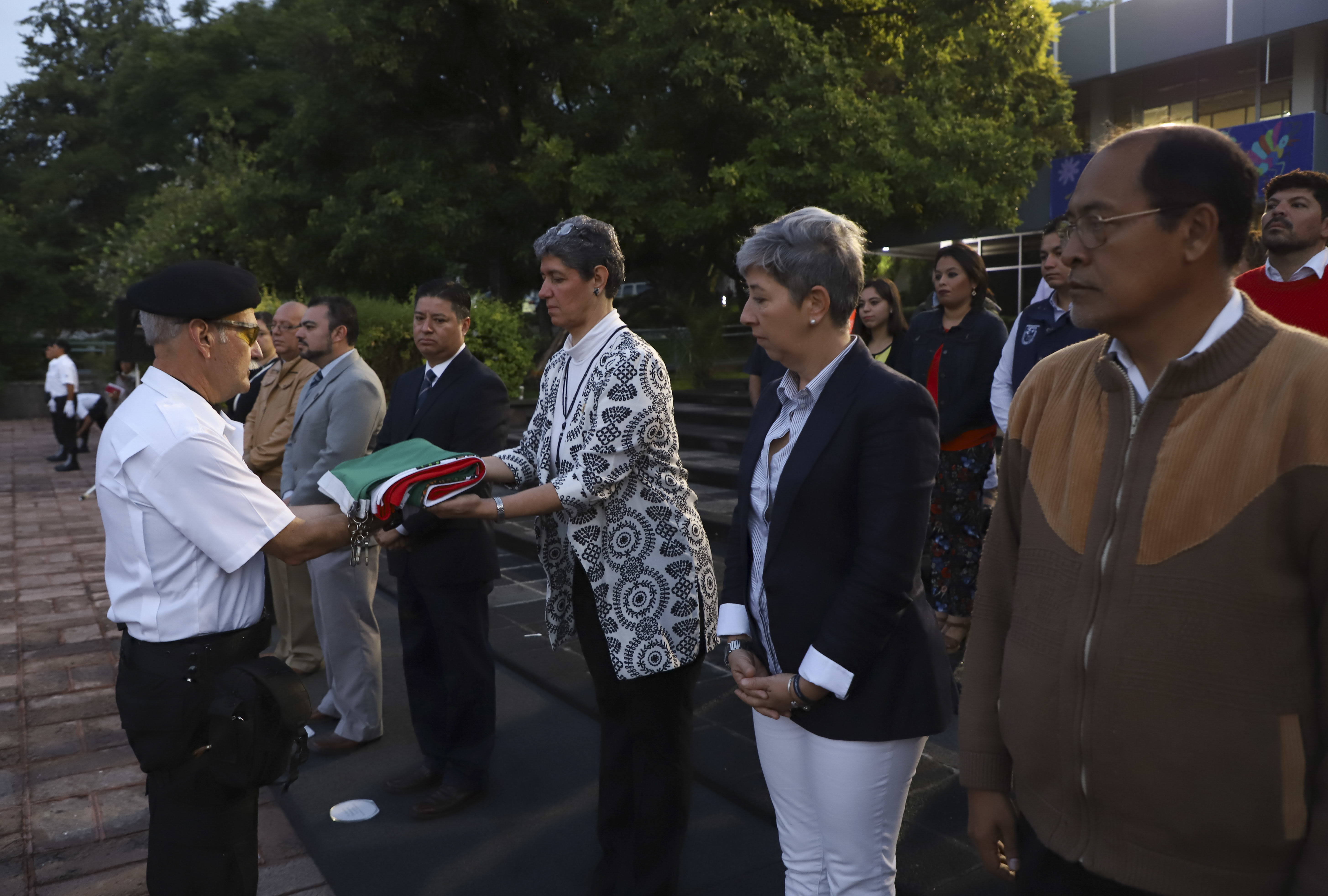  Conmemora UAQ a víctimas de los sismos de 1985 y 2017