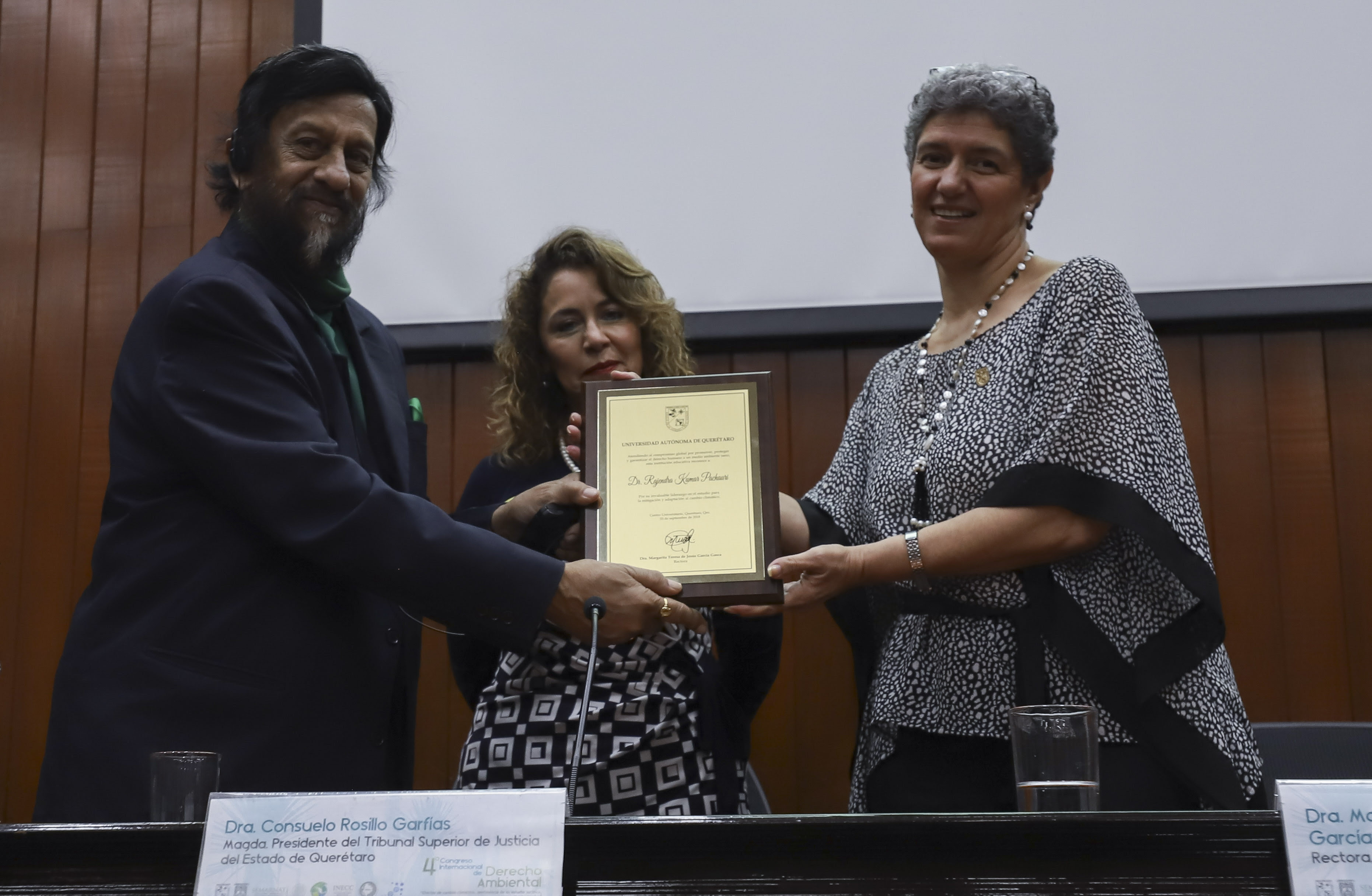  Premio Nobel de la Paz dicta conferencia en la UAQ