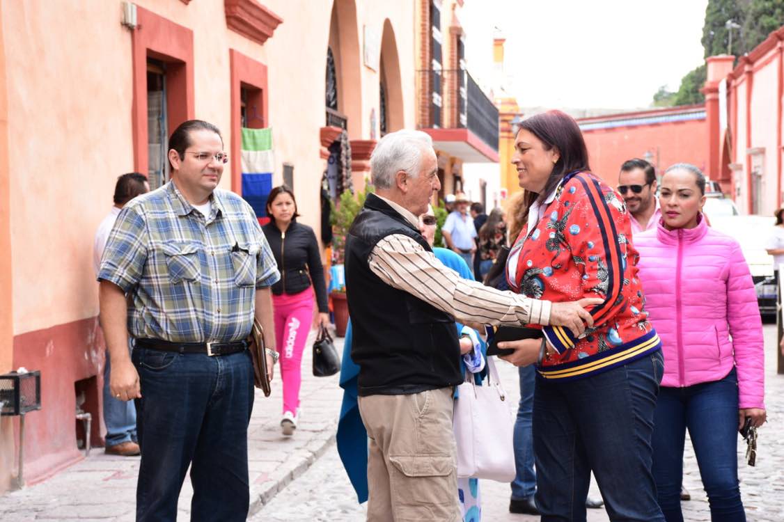  Elvia Montes encabeza recorrido por Pueblo Mágico de Bernal