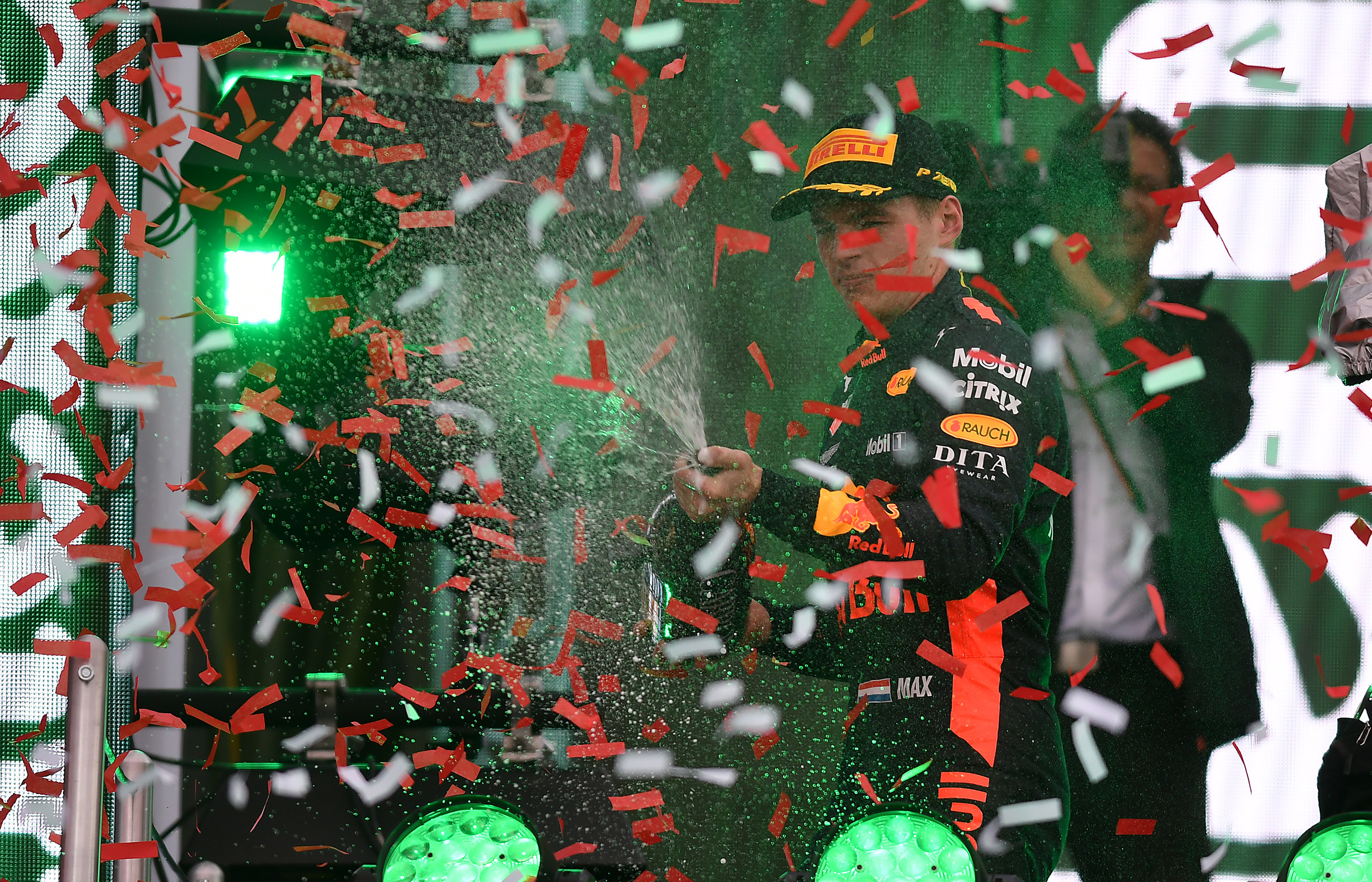  Verstappen gana el Gran Premio de México y Hamilton su 5° título mundial