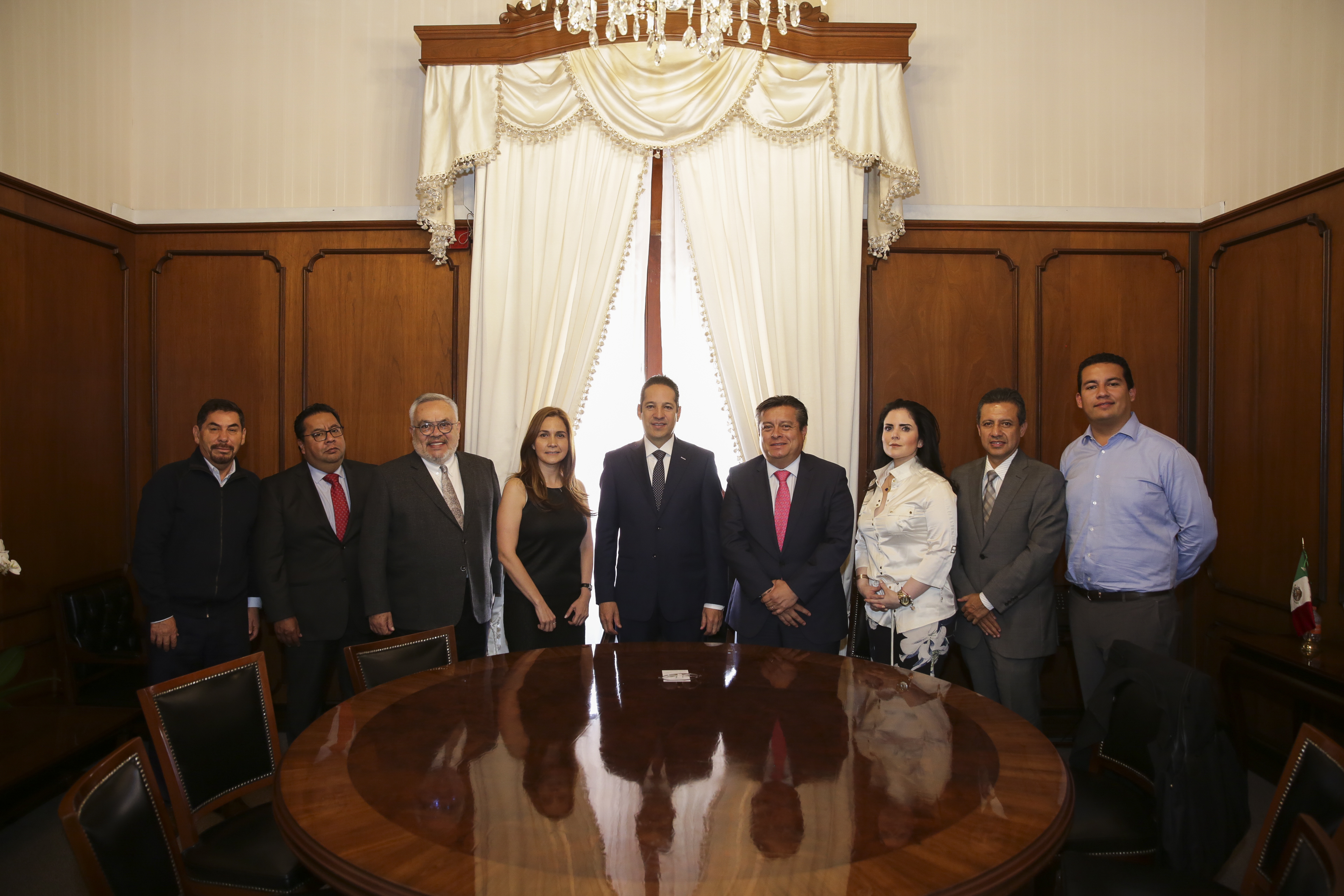  Gobernador Domínguez Servién se reúne con directivos del IMSS