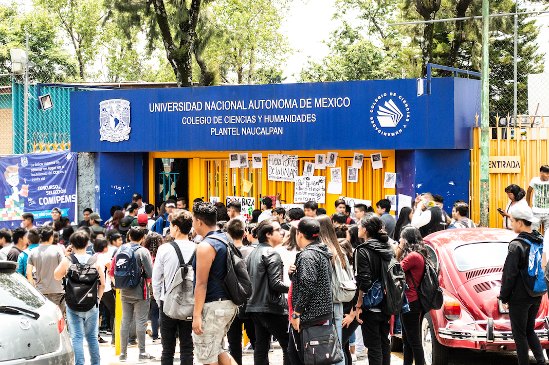  Denuncian estudiantes de la UNAM ataque a una de sus portavoces