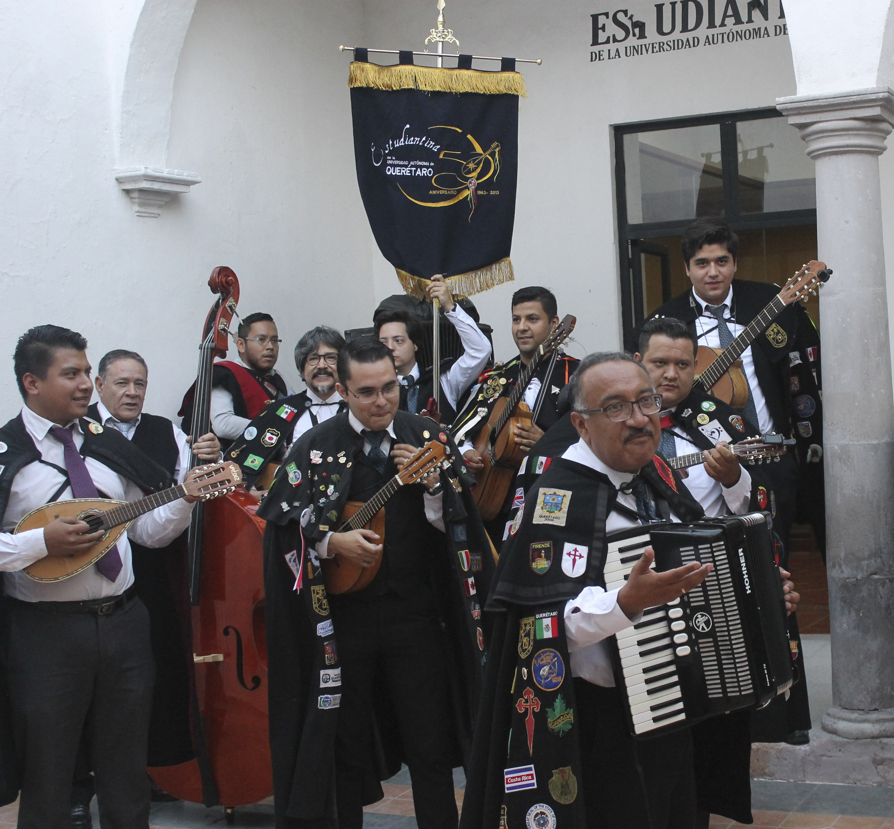  La Estudiantina de la UAQ se presenta en el Centro Cultural Independencia