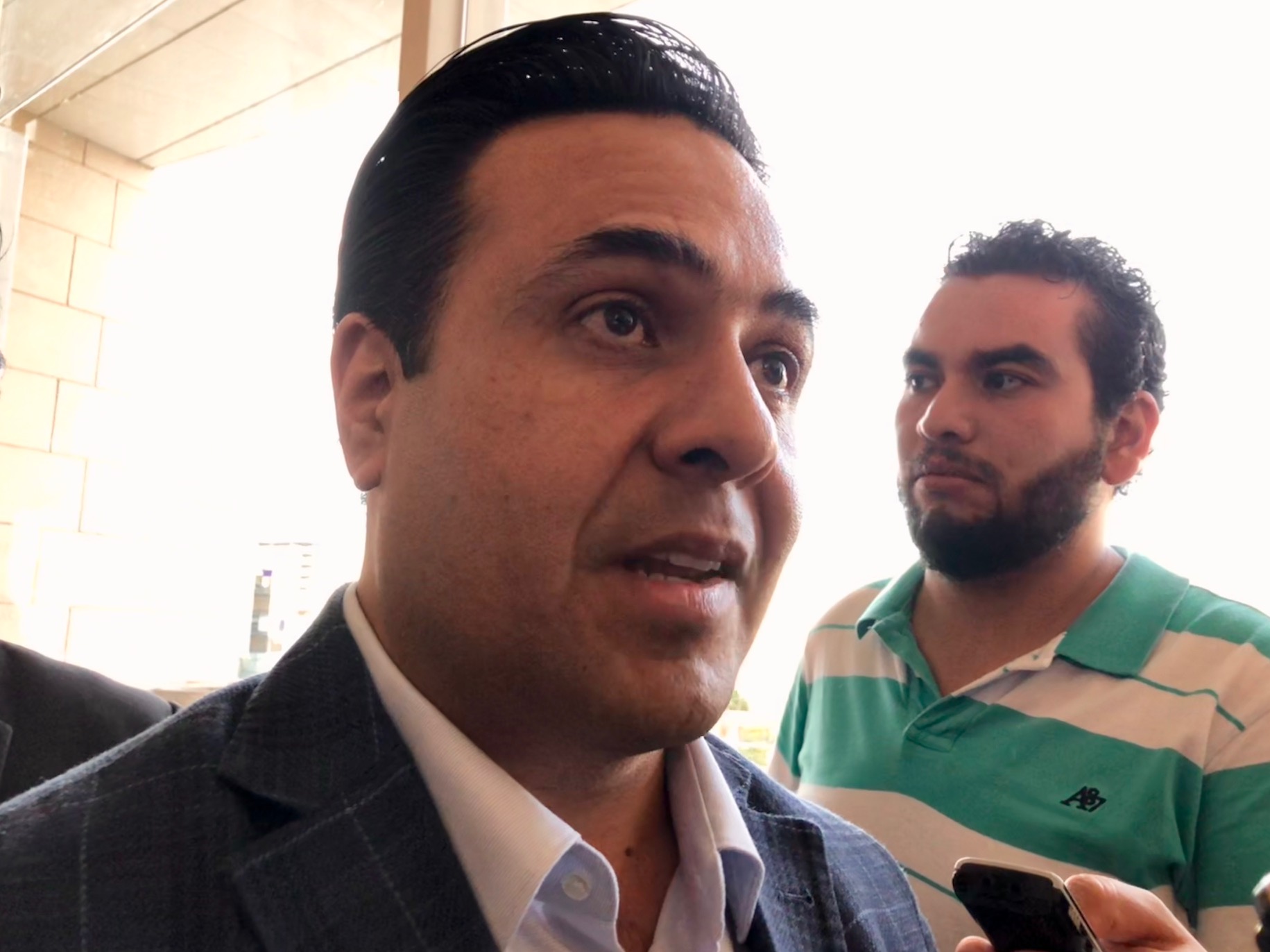  Luis Nava promete atender quejas de ambientalistas