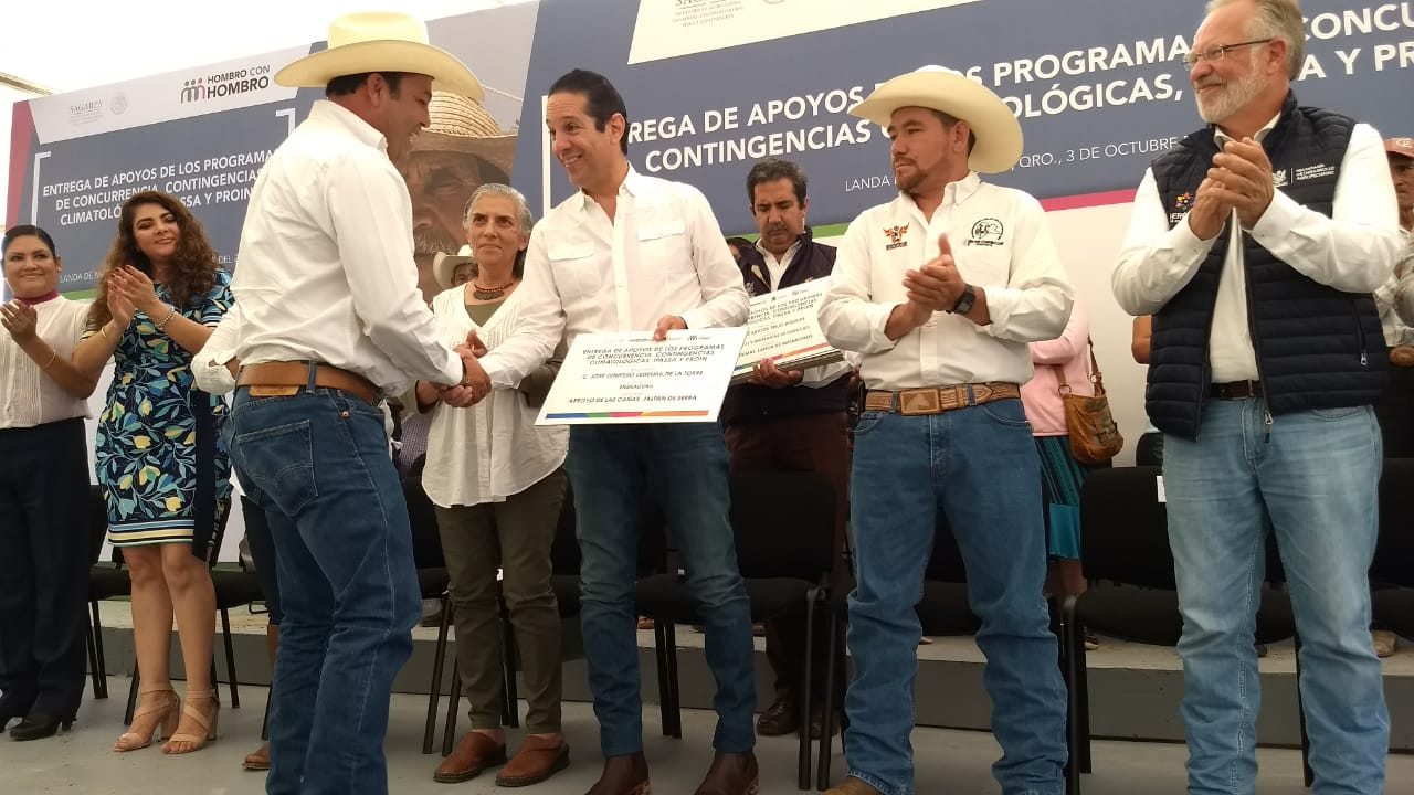  Entrega Pancho Domínguez apoyos por 28 mdp a productores de Landa