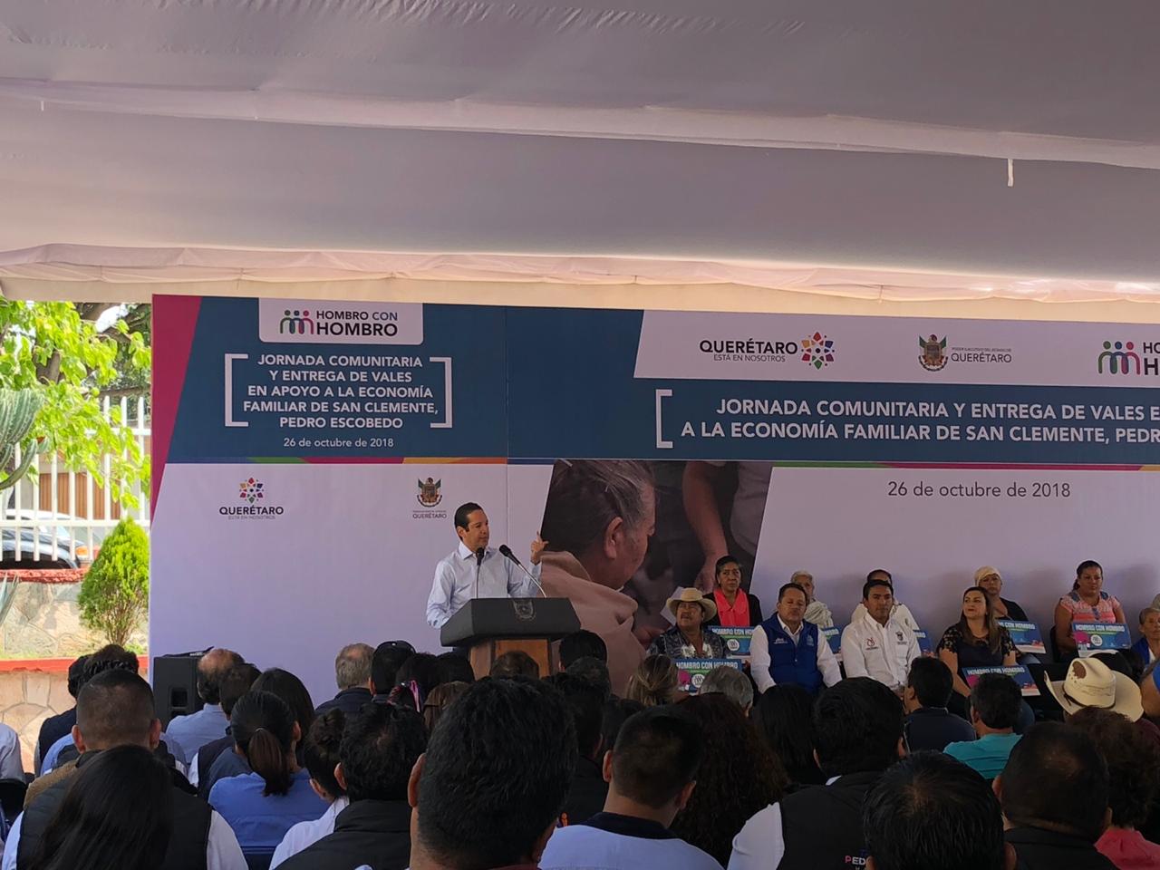  Entrega Pancho Domínguez 2.9 mdp en apoyos para habitantes de Pedro Escobedo
