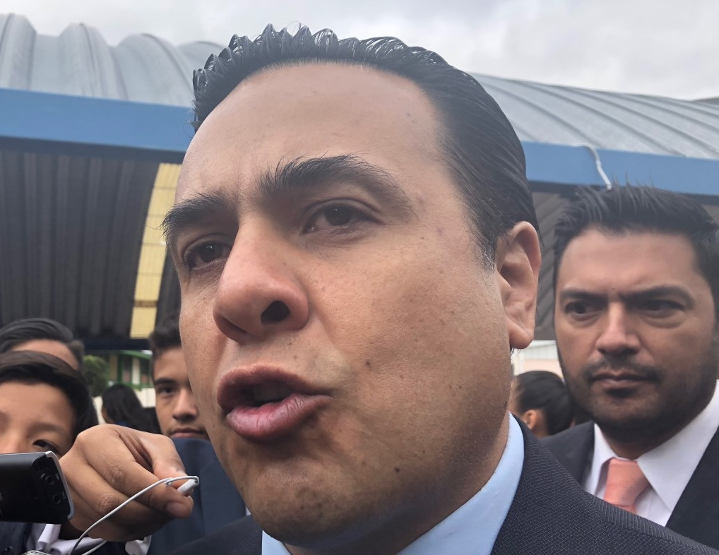  Luis Bernardo Nava expresa dudas sobre consulta por nuevo aeropuerto