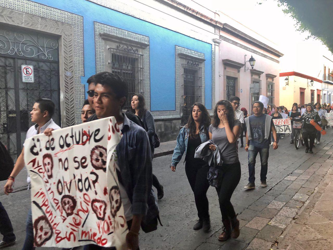  Marchan en Querétaro para conmemorar la noche de Tlatelolco