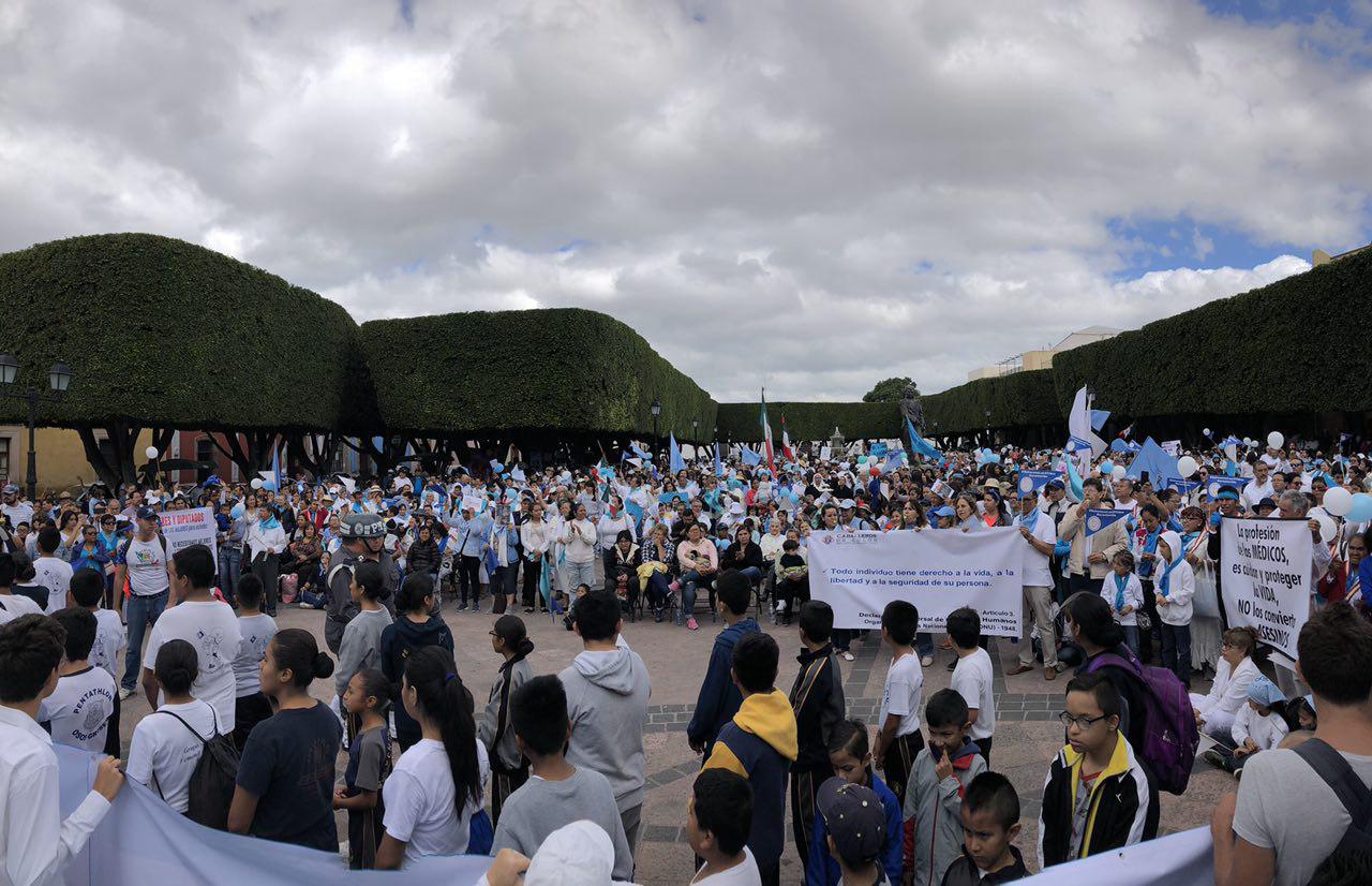  Marchan en el Centro Histórico de Querétaro contra el aborto