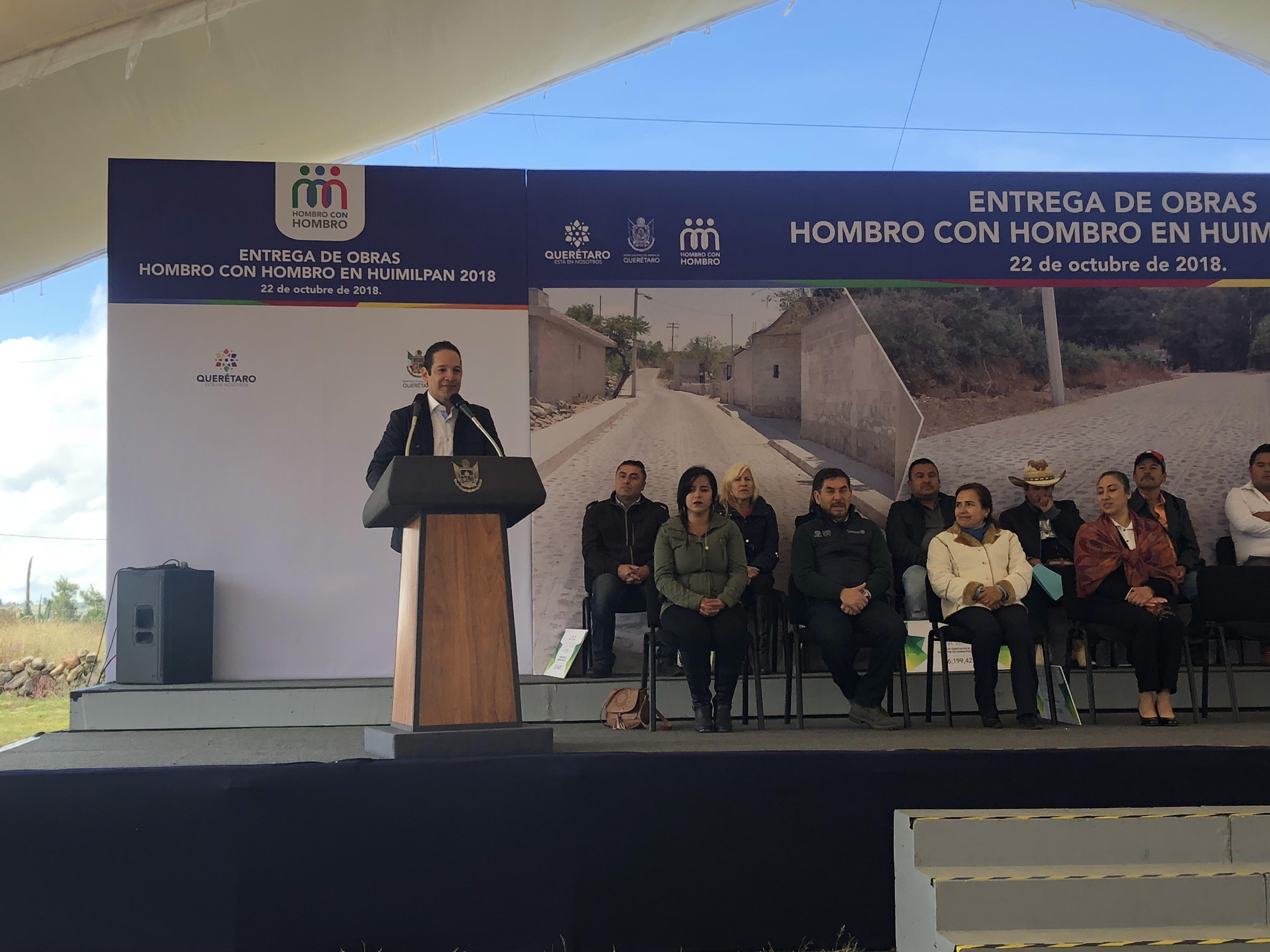  Pancho Domínguez entrega obras de urbanización en Huimilpan