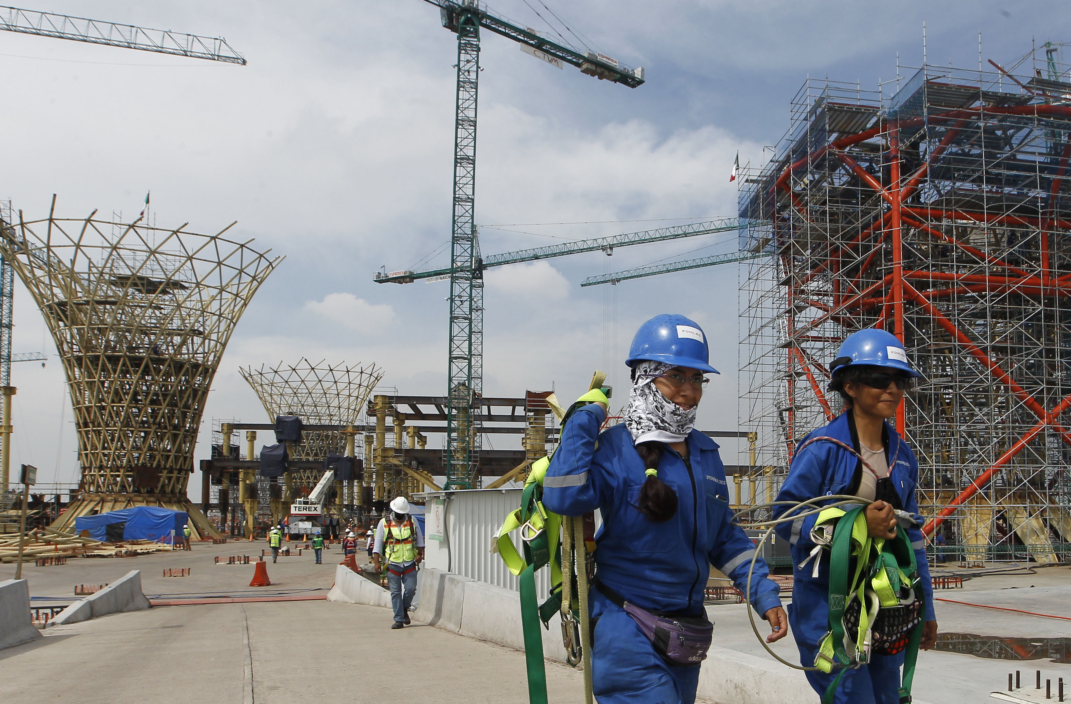  Trabajadores del NAIM, sumidos en la incertidumbre