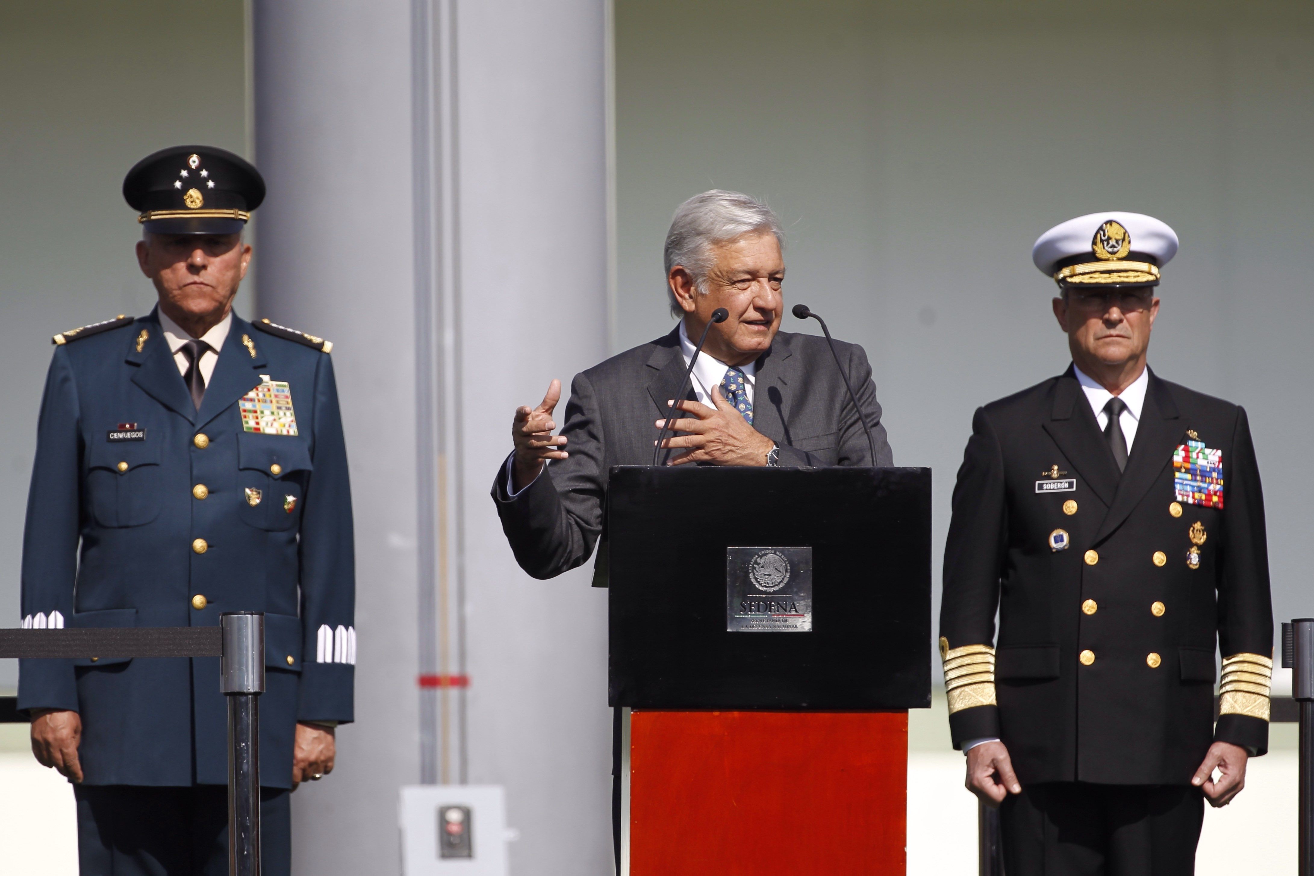  López Obrador confía en Fuerzas Armadas para dar “paz y tranquilidad” al país