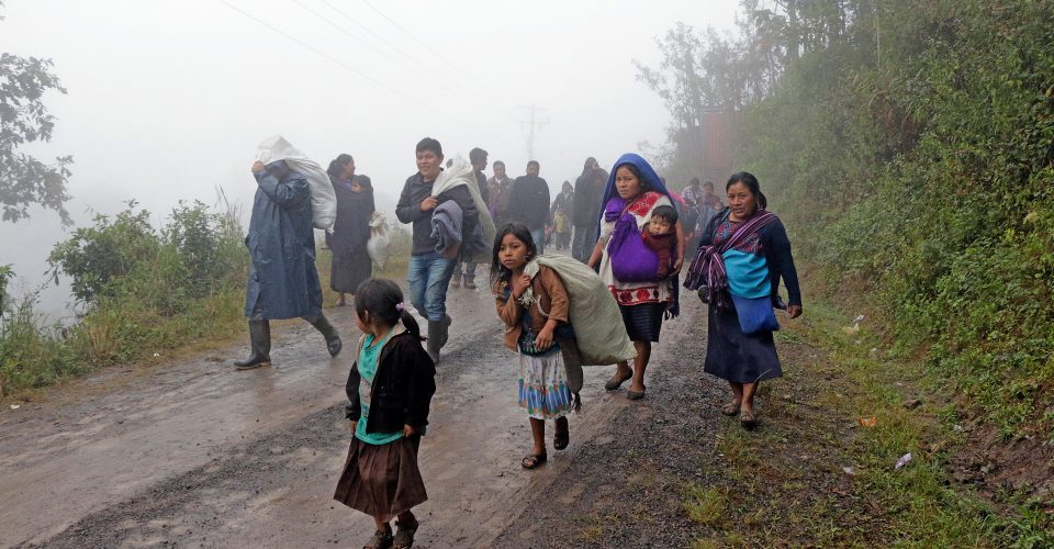  Indígenas dejan sus pueblos en Chiapas por amenaza de grupos armados