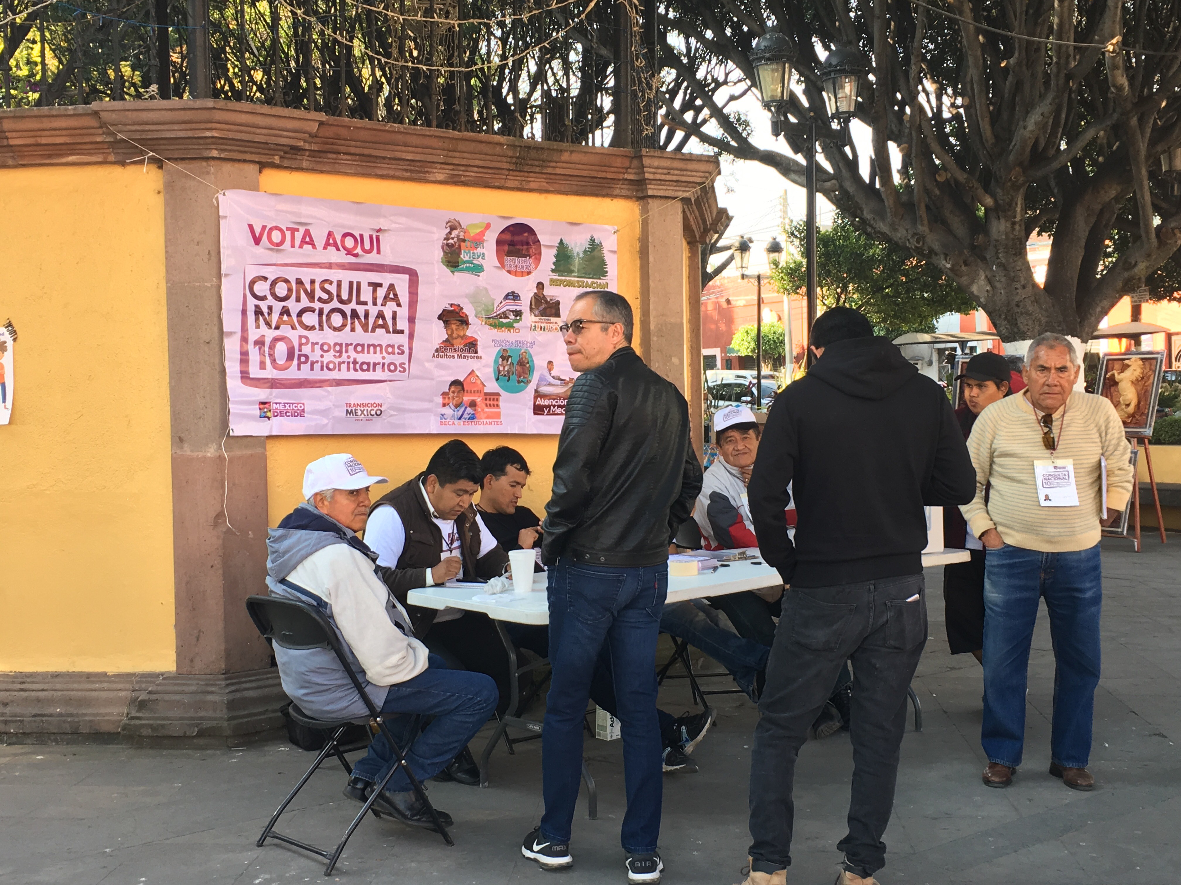  Arranca nueva consulta nacional de AMLO con baja afluencia en Querétaro