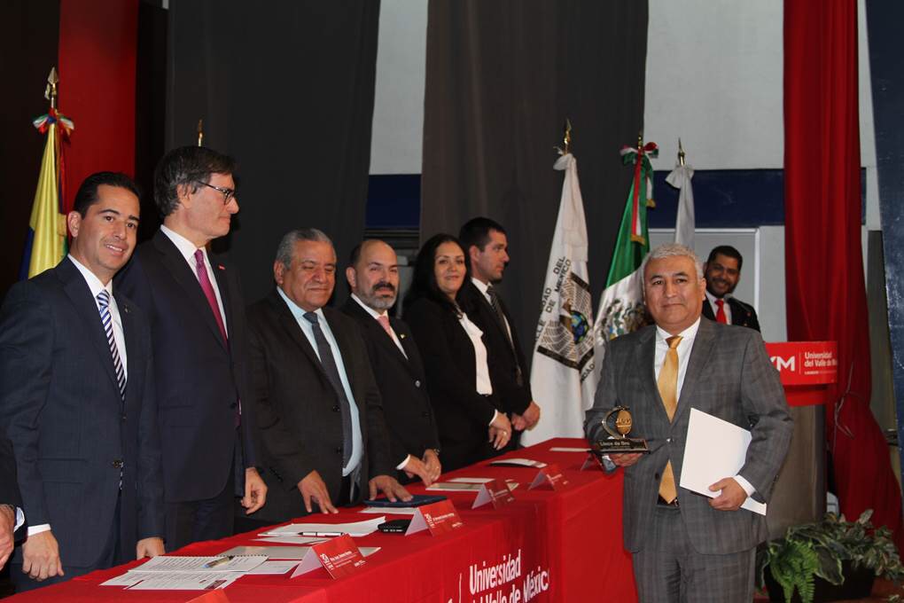  CEO de empresa estadounidense recibe Lince de Oro de la UVM campus Querétaro