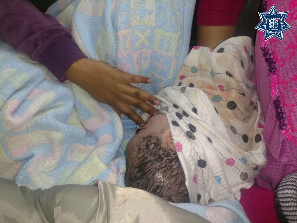  Policías de El Marqués apoyan a mujer en labores de parto