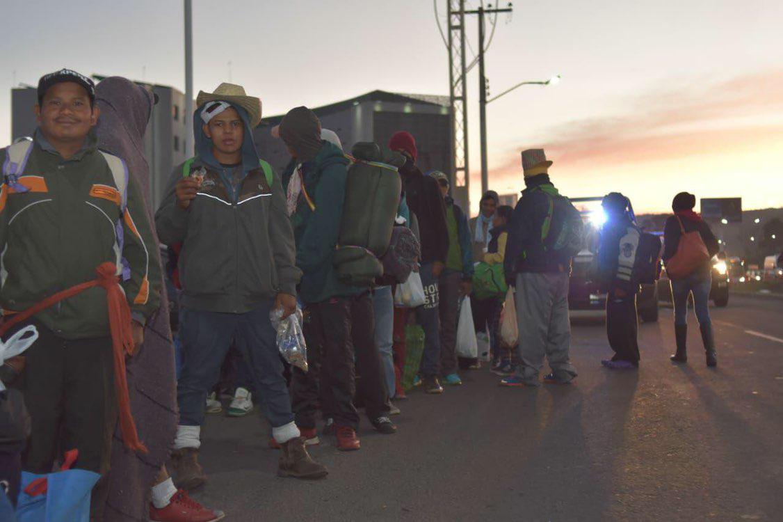  Resguardan autoridades paso de caravana migrante por Querétaro
