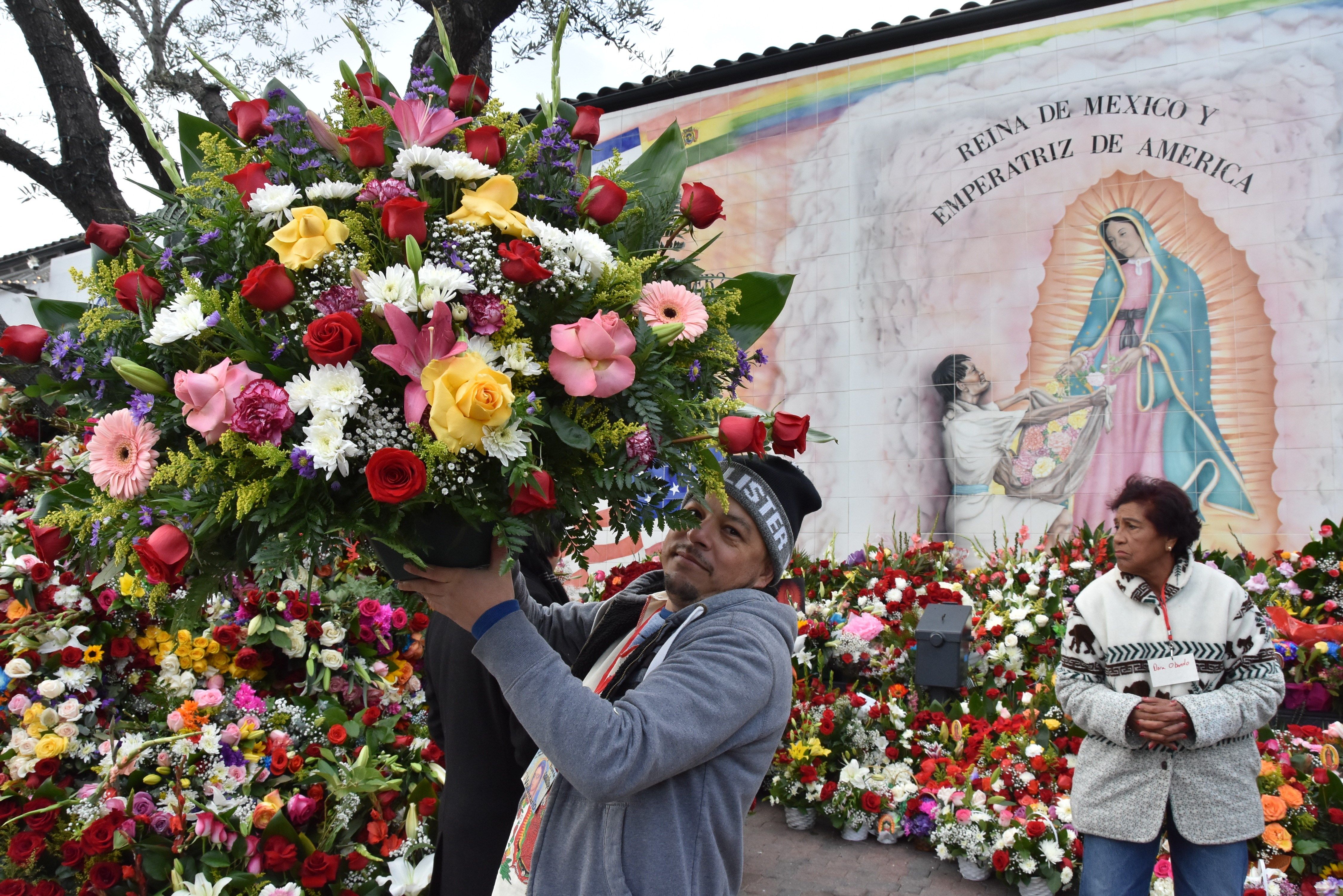  Latinos de Los Ángeles piden a Virgen de Guadalupe protección para migrantes