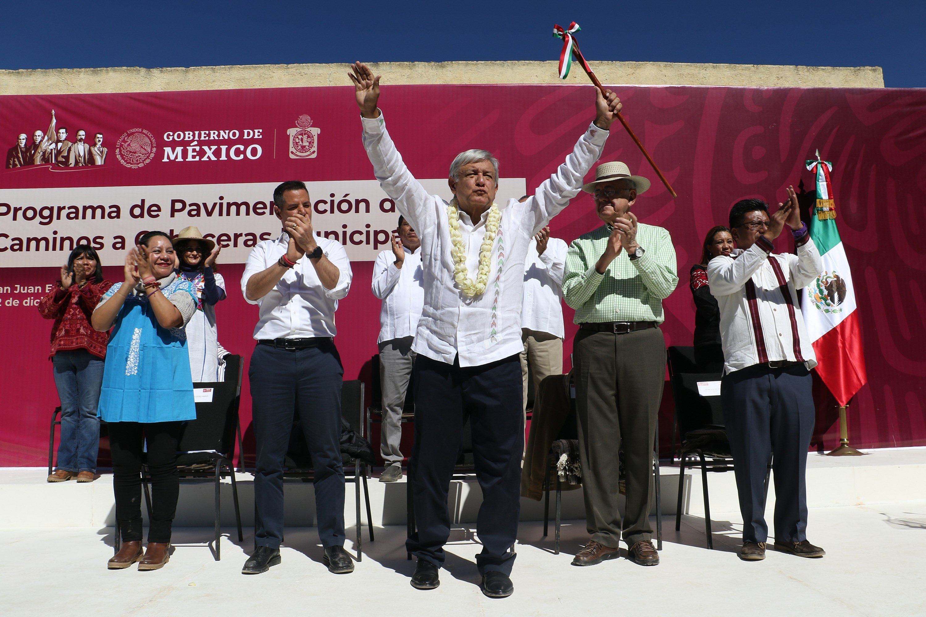  López Obrador elogia forma de gobierno de comunidades indígenas mexicanas