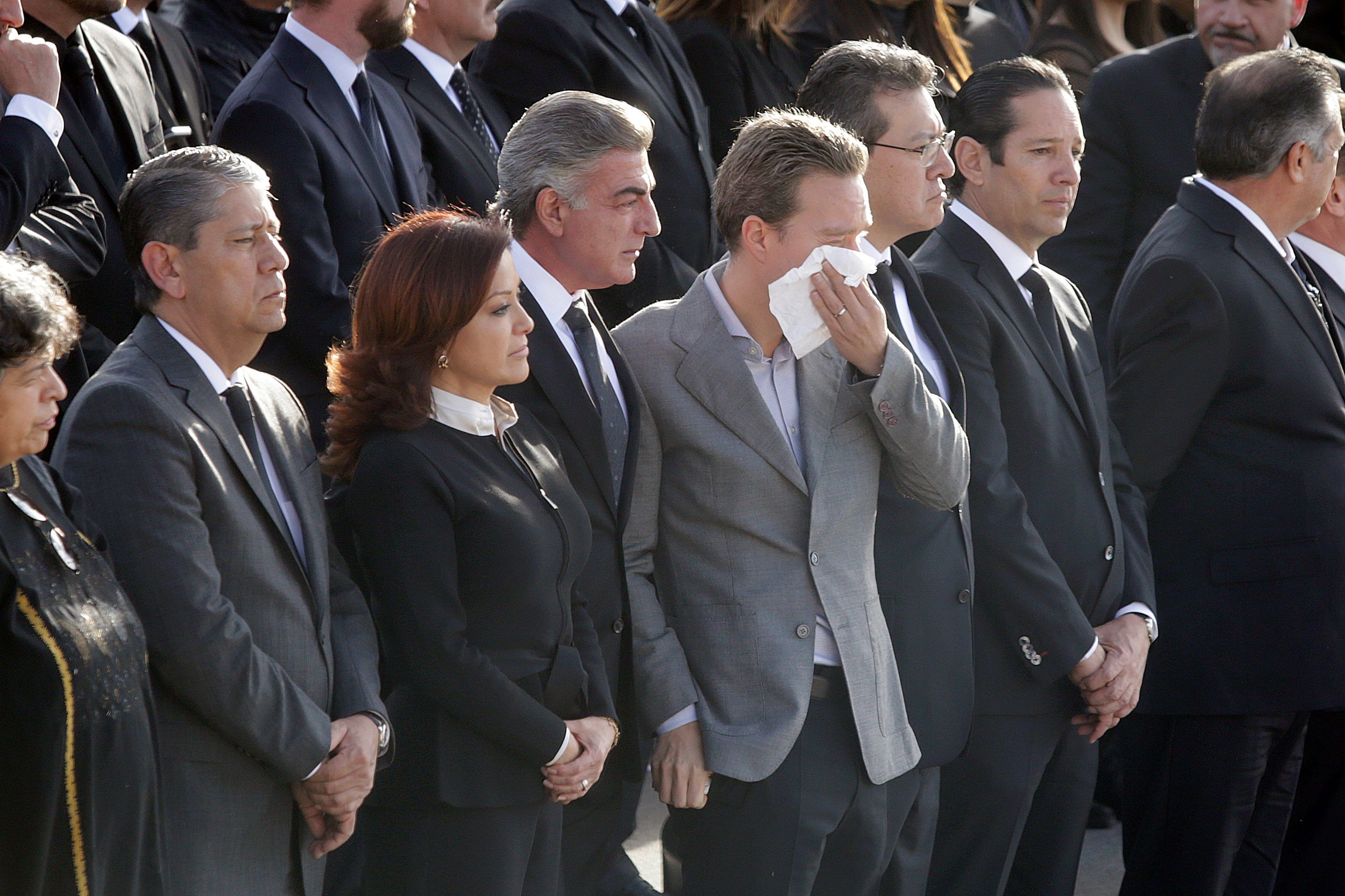  Despiden a gobernadora y senador mexicanos en politizado funeral de Estado
