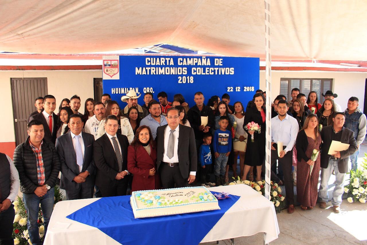  Parejas en Huimilpan regularizan su situación jurídica en matrimonio colectivo