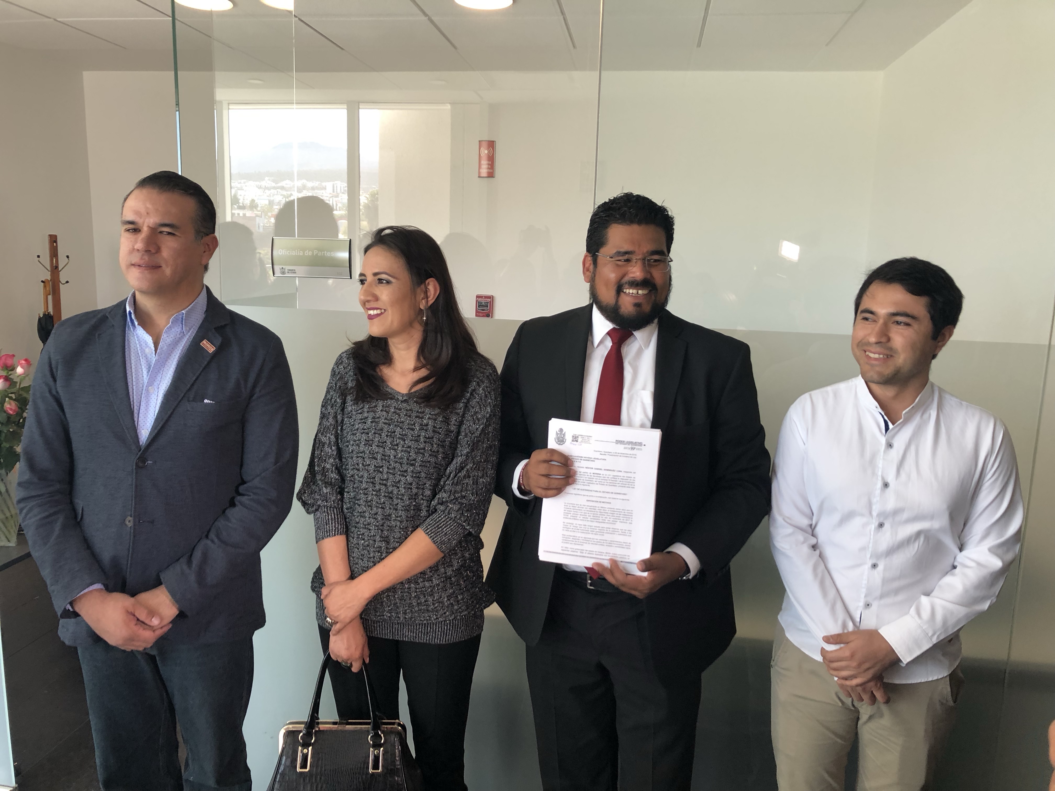  Presenta Morena iniciativa para que nadie gane más que el gobernador en Querétaro