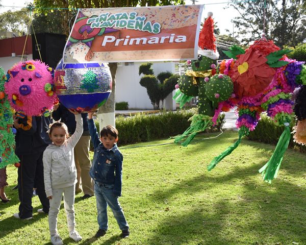  Premian a ganadores de concursos de piñatas en escuelas de educación básica de Querétaro