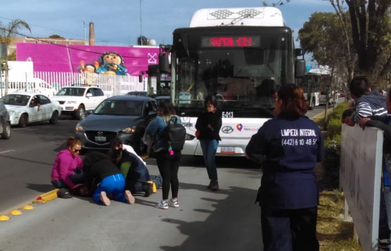  Unidad de Qrobús atropella a peatón cerca de la Alameda