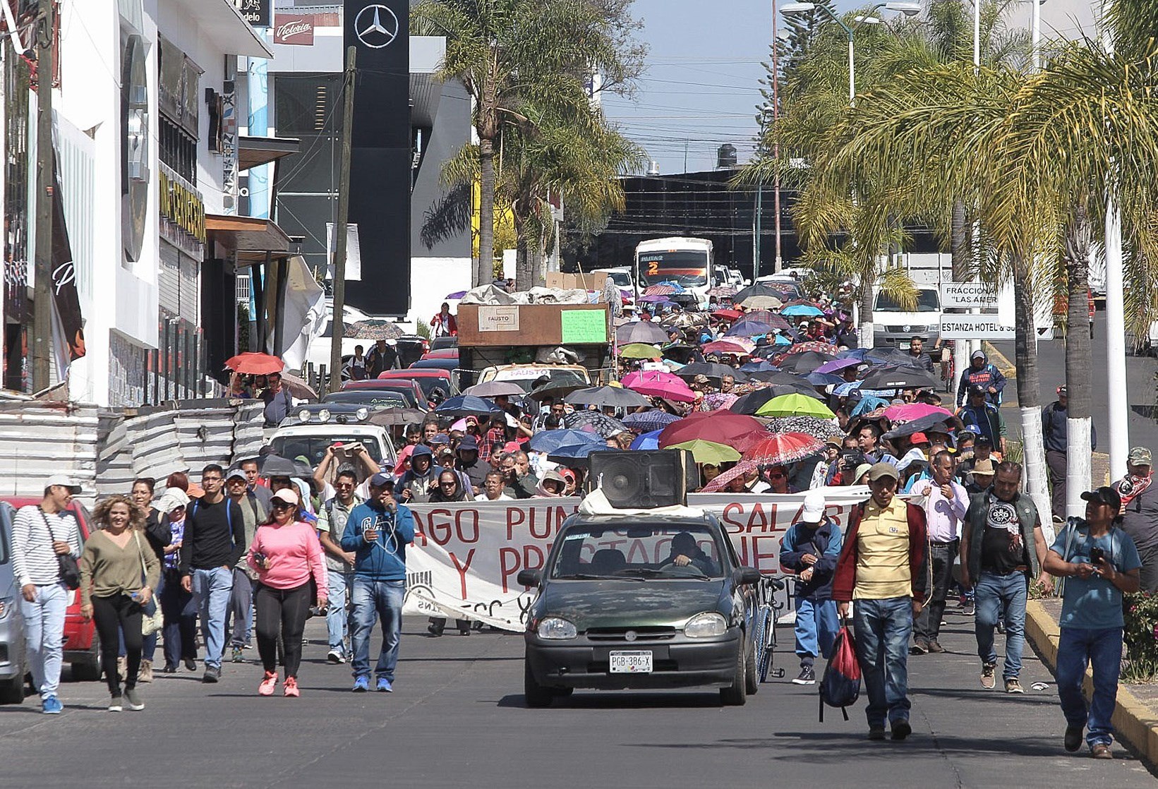  Maestros de Michoacán mantienen bloqueo ferroviario