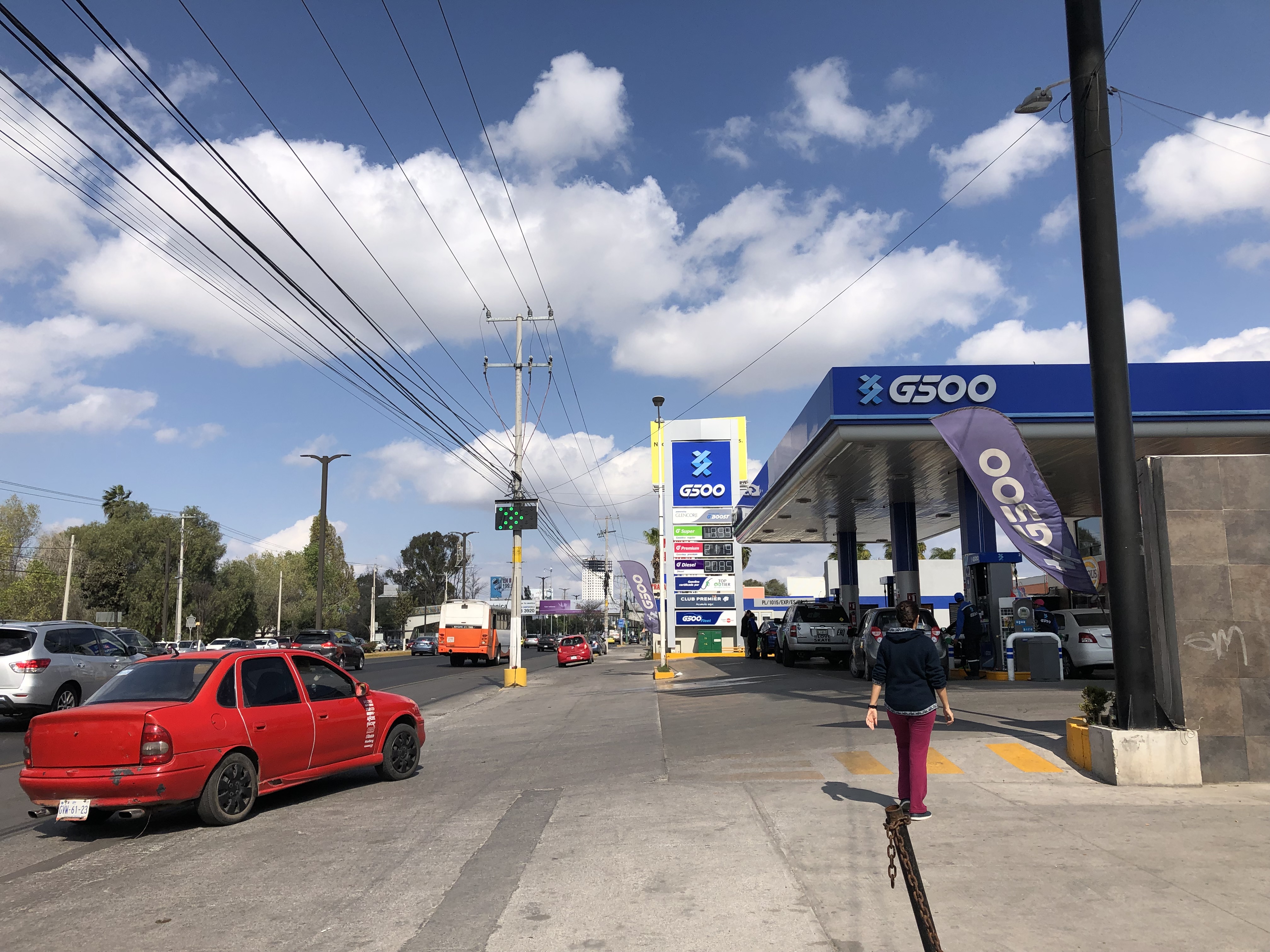  Un 40% de gasolineras cuenta con combustible en la zona metropolitana: Uesqro