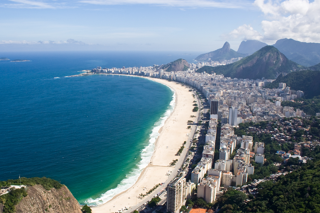  Muere bañista fulminado por rayo en playa de Brasil
