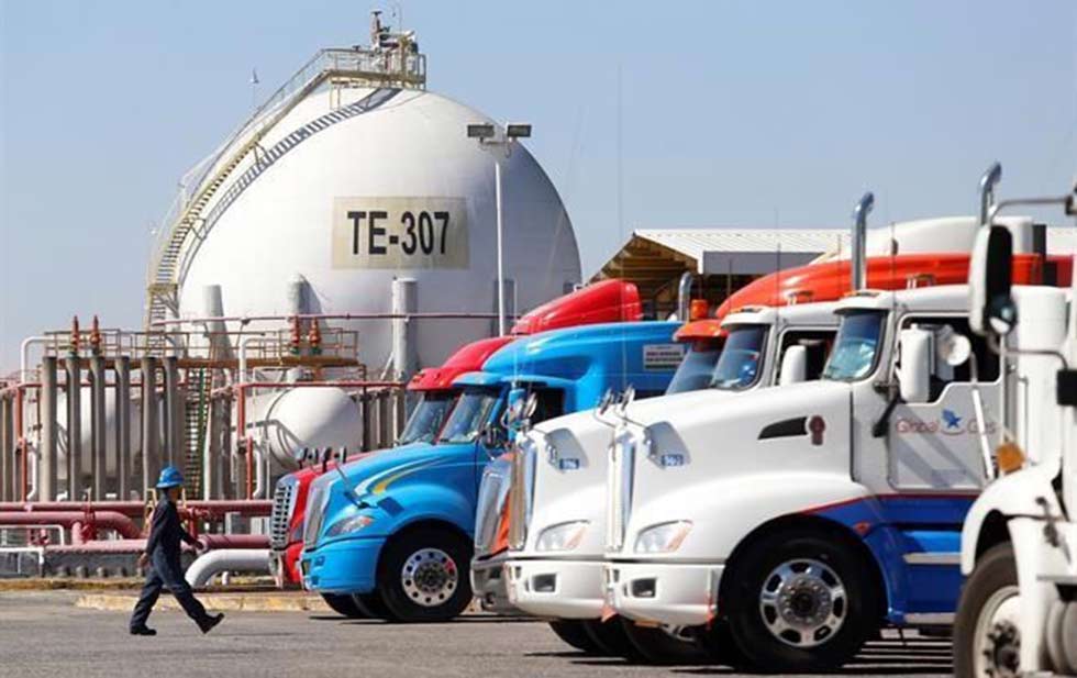  Canacar y Pemex realizan acuerdo para agilizar la distribución de combustible